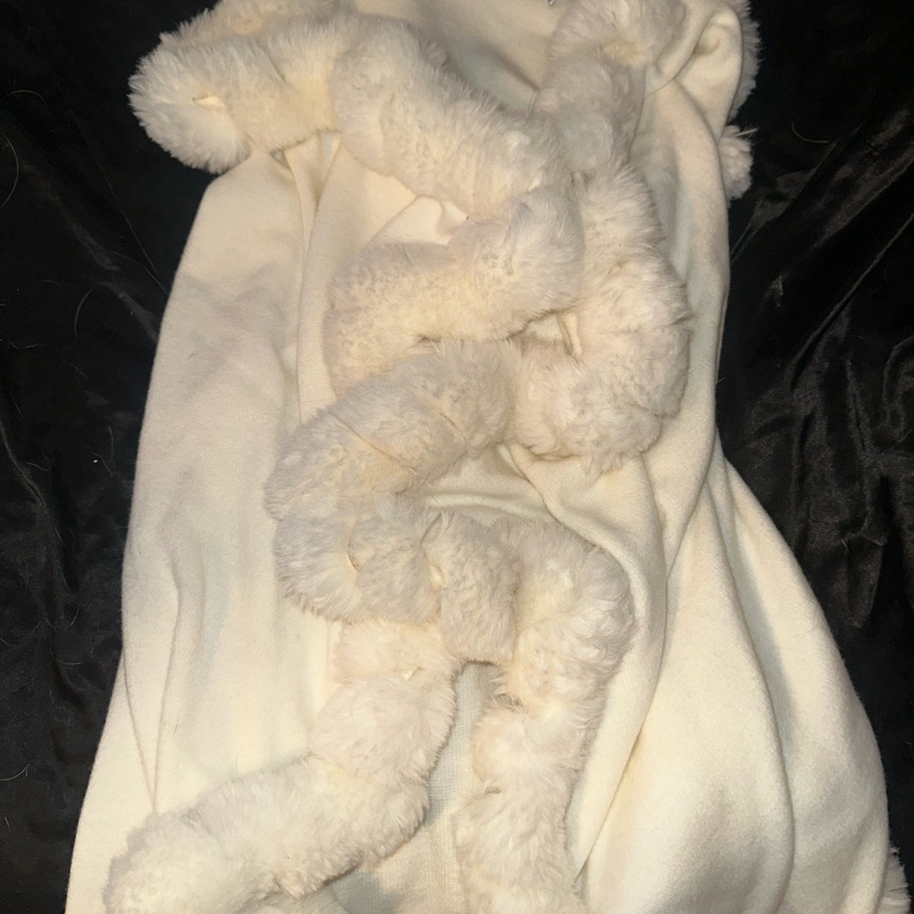 Elegant Cream Cape with Faux Fur Trim and hood